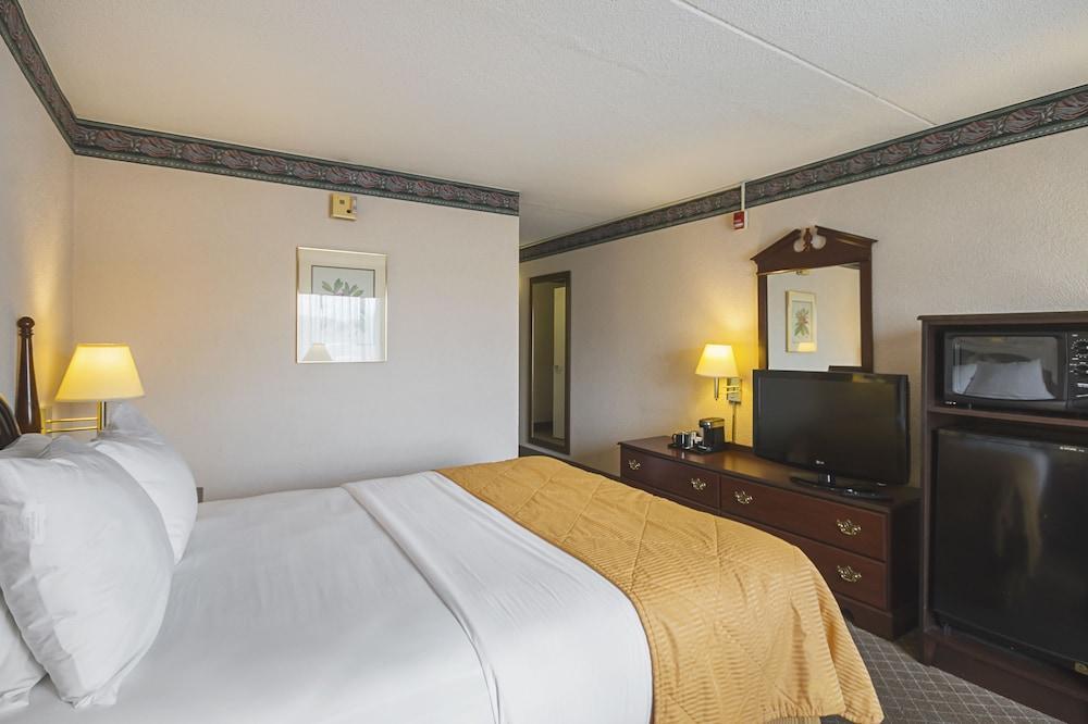 Clarion Inn Fairmont Bagian luar foto