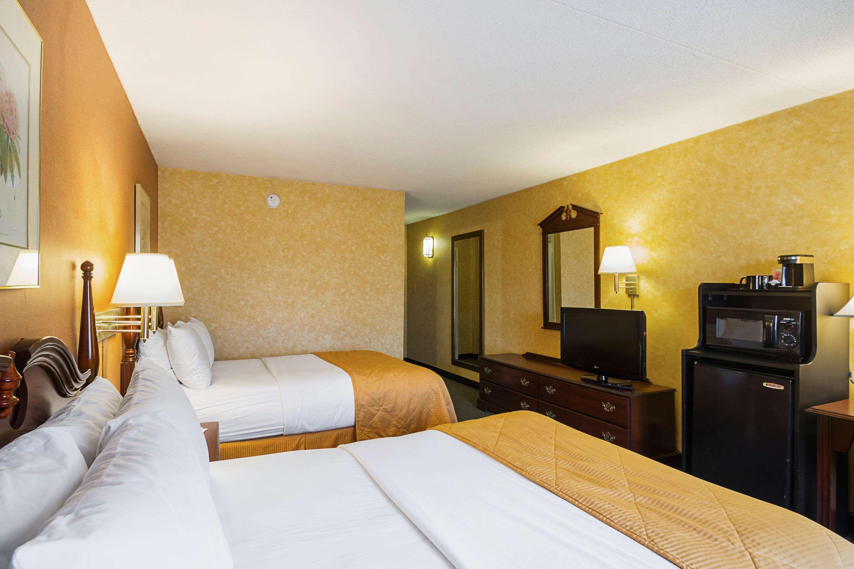 Clarion Inn Fairmont Bagian luar foto