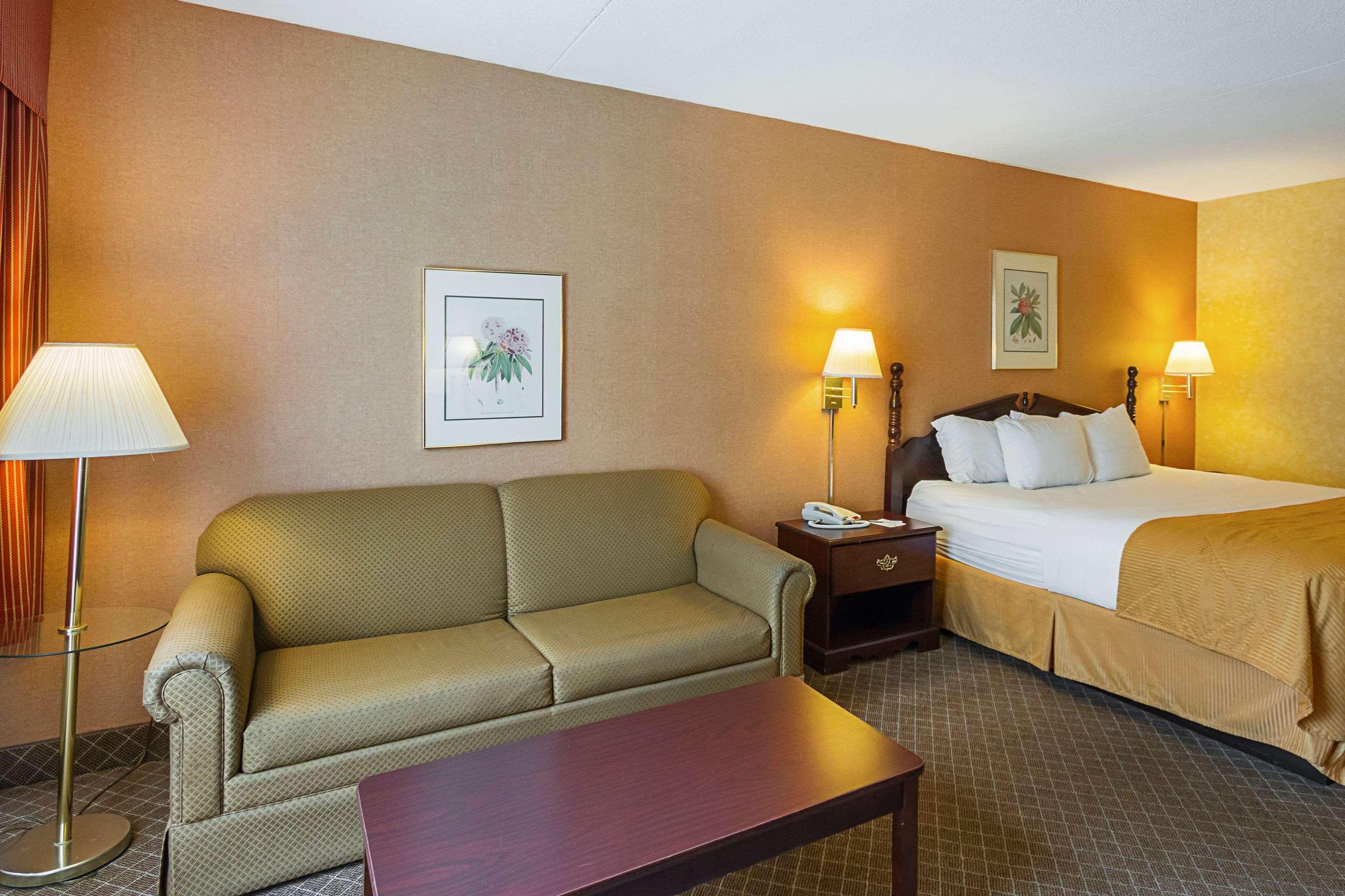 Clarion Inn Fairmont Bagian luar foto