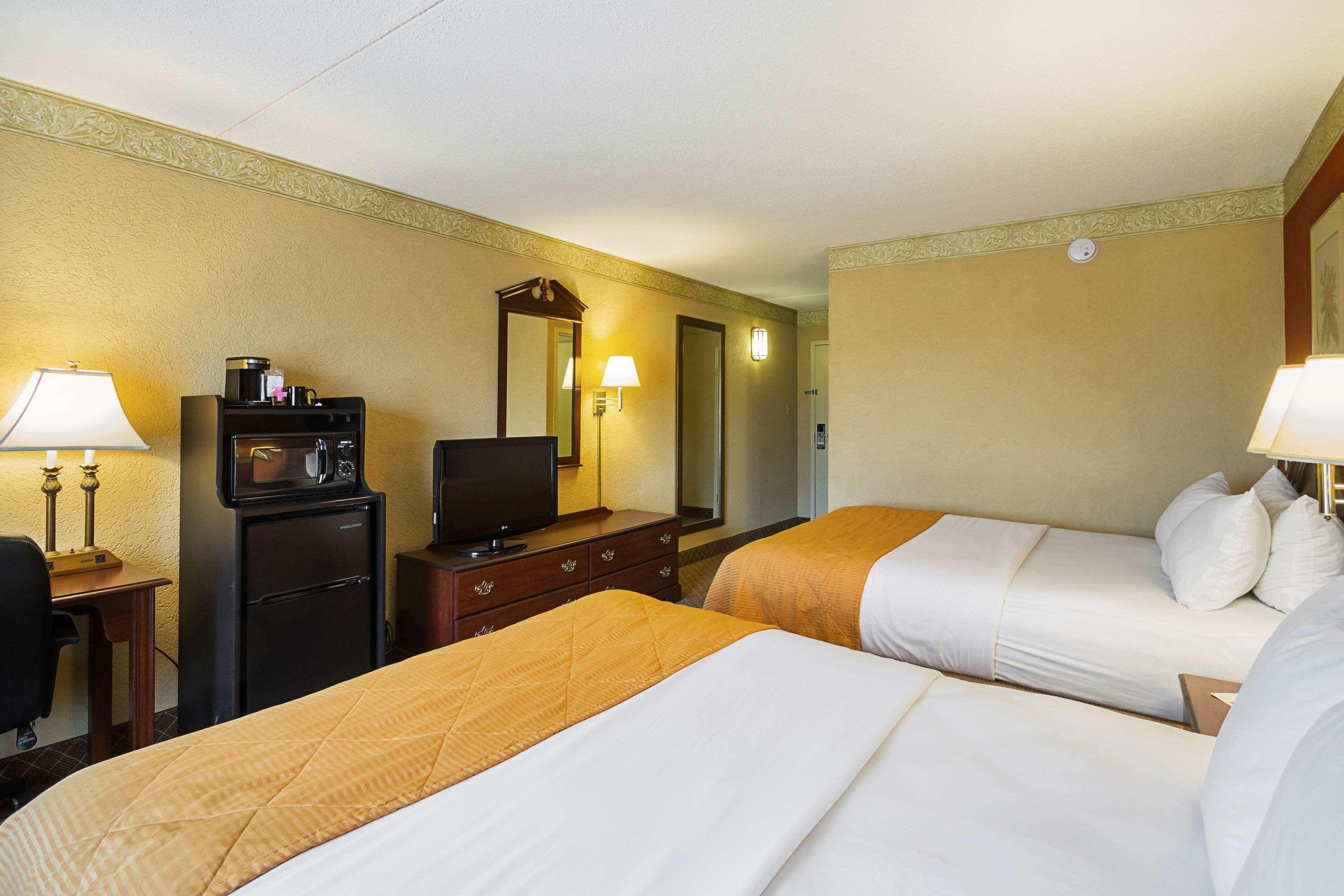 Clarion Inn Fairmont Bagian luar foto