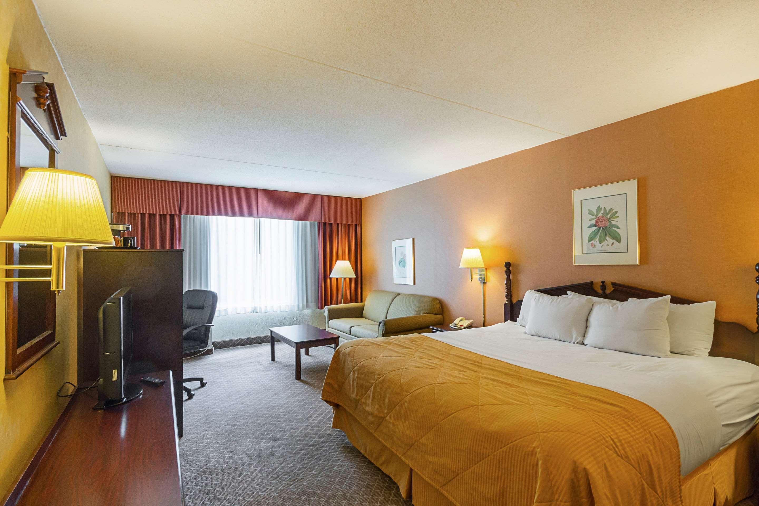 Clarion Inn Fairmont Bagian luar foto