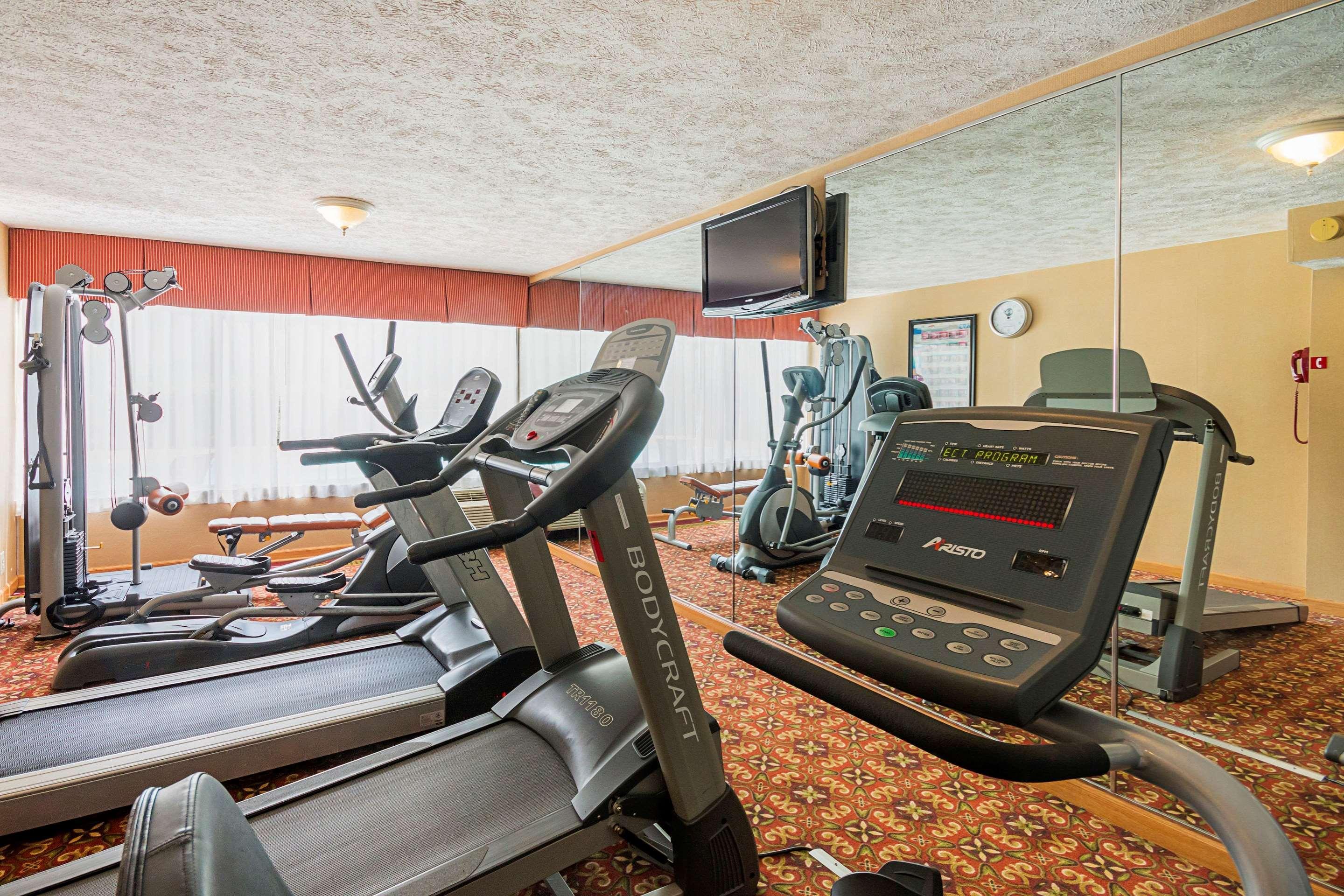 Clarion Inn Fairmont Bagian luar foto