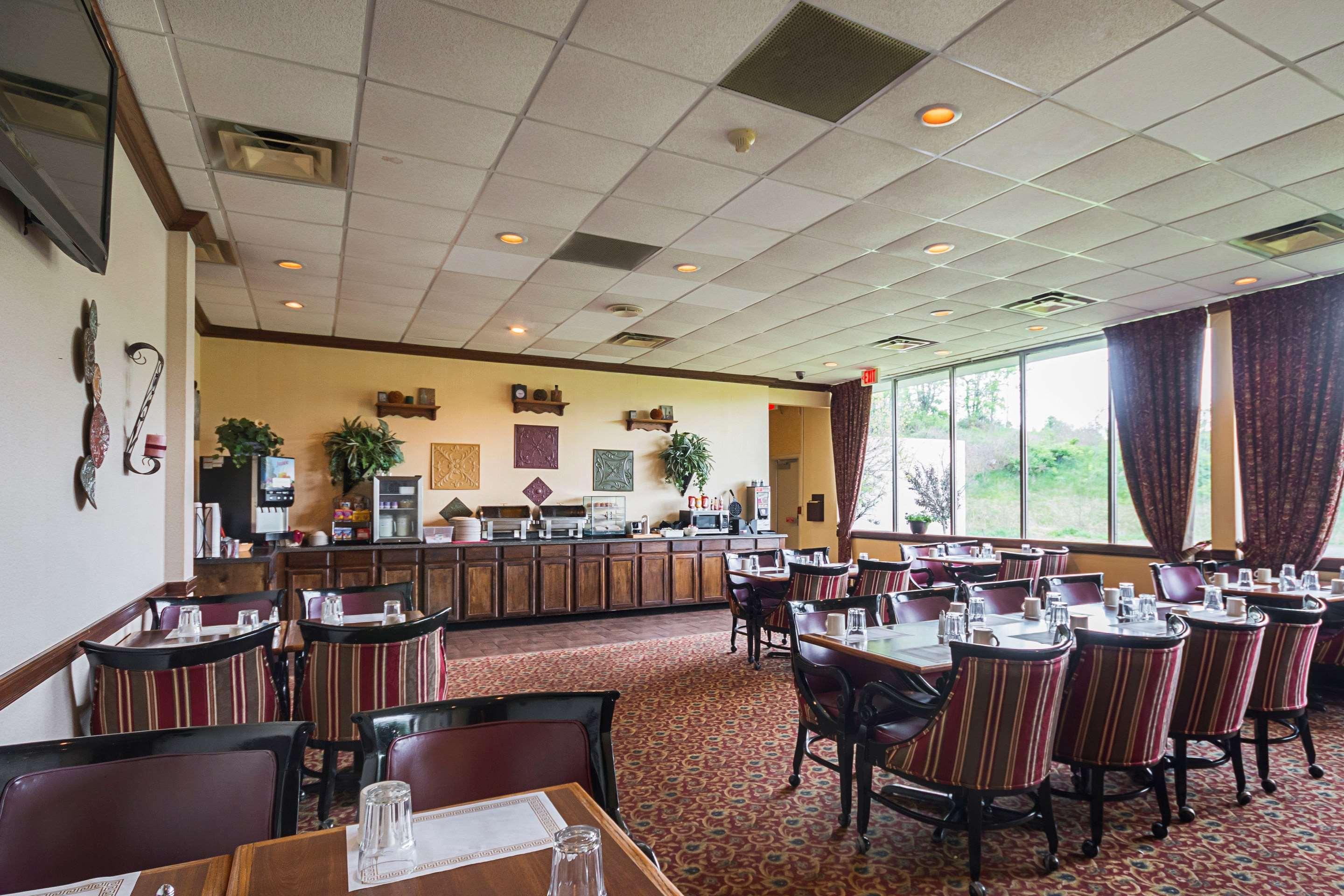 Clarion Inn Fairmont Bagian luar foto