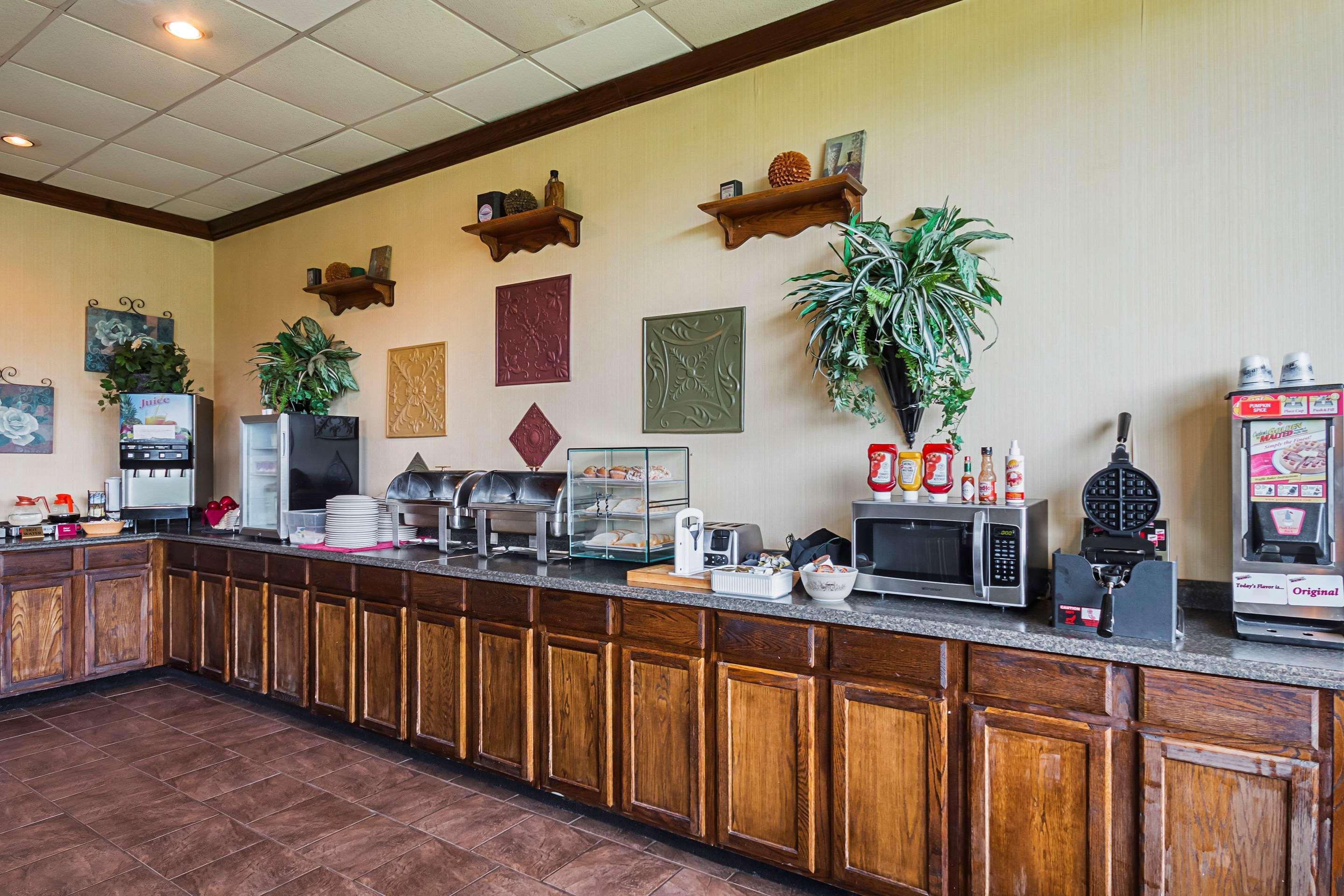 Clarion Inn Fairmont Bagian luar foto