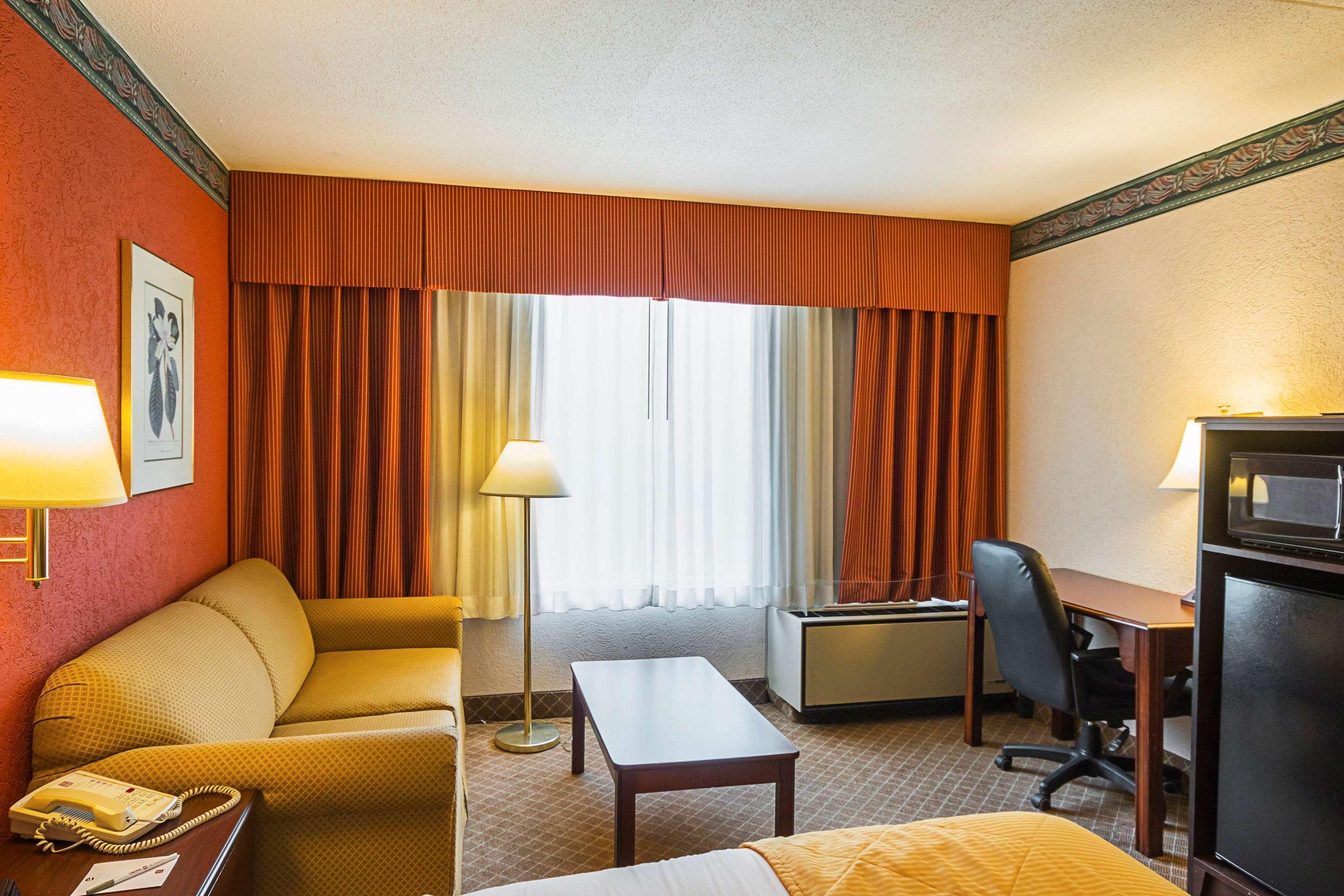 Clarion Inn Fairmont Bagian luar foto