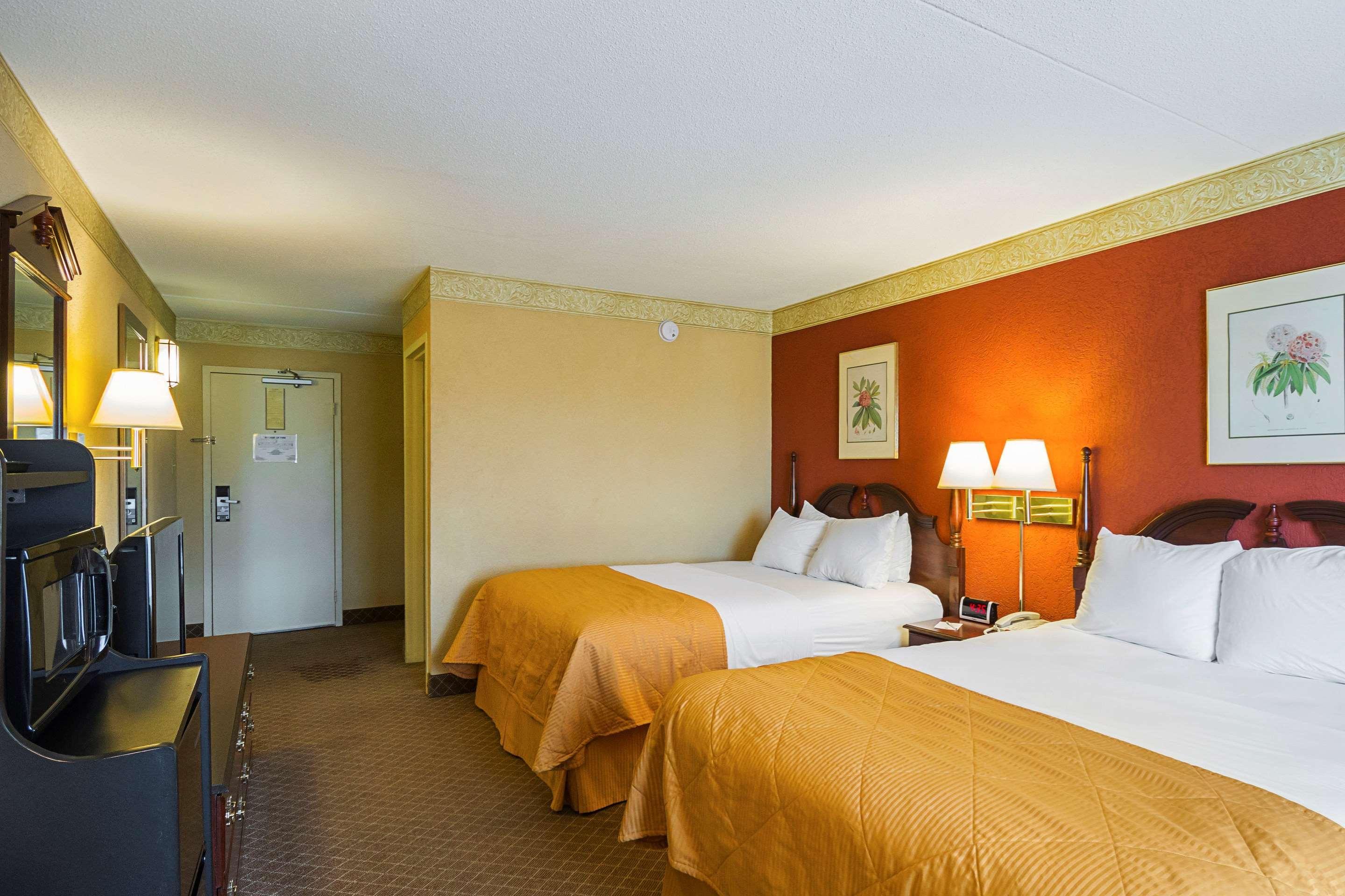 Clarion Inn Fairmont Bagian luar foto