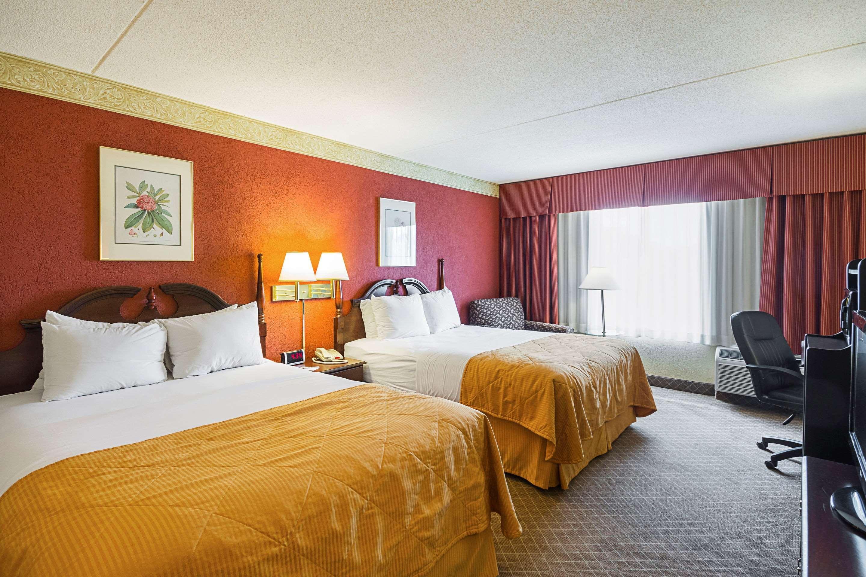 Clarion Inn Fairmont Bagian luar foto