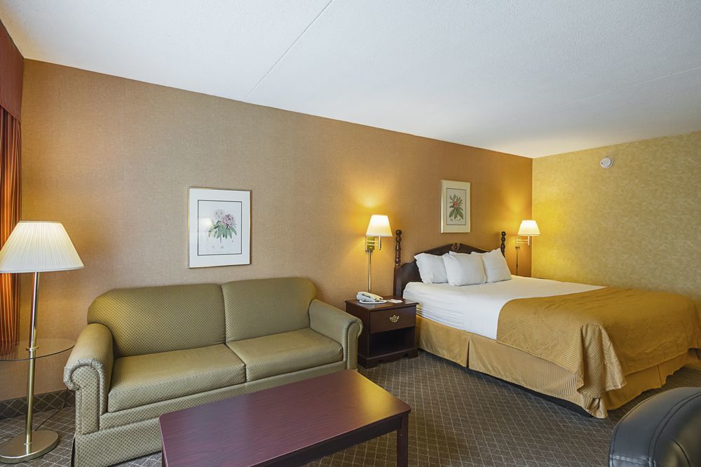 Clarion Inn Fairmont Bagian luar foto