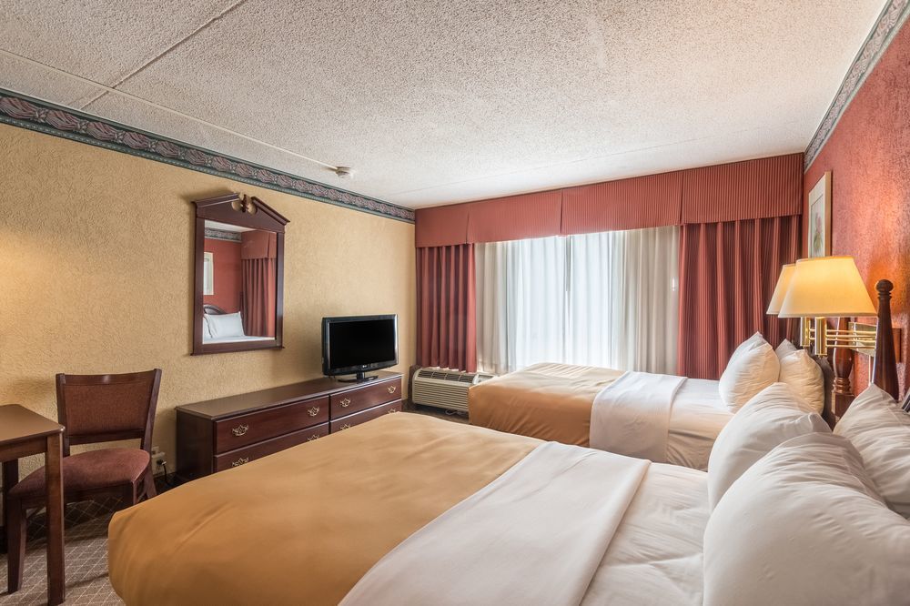 Clarion Inn Fairmont Bagian luar foto