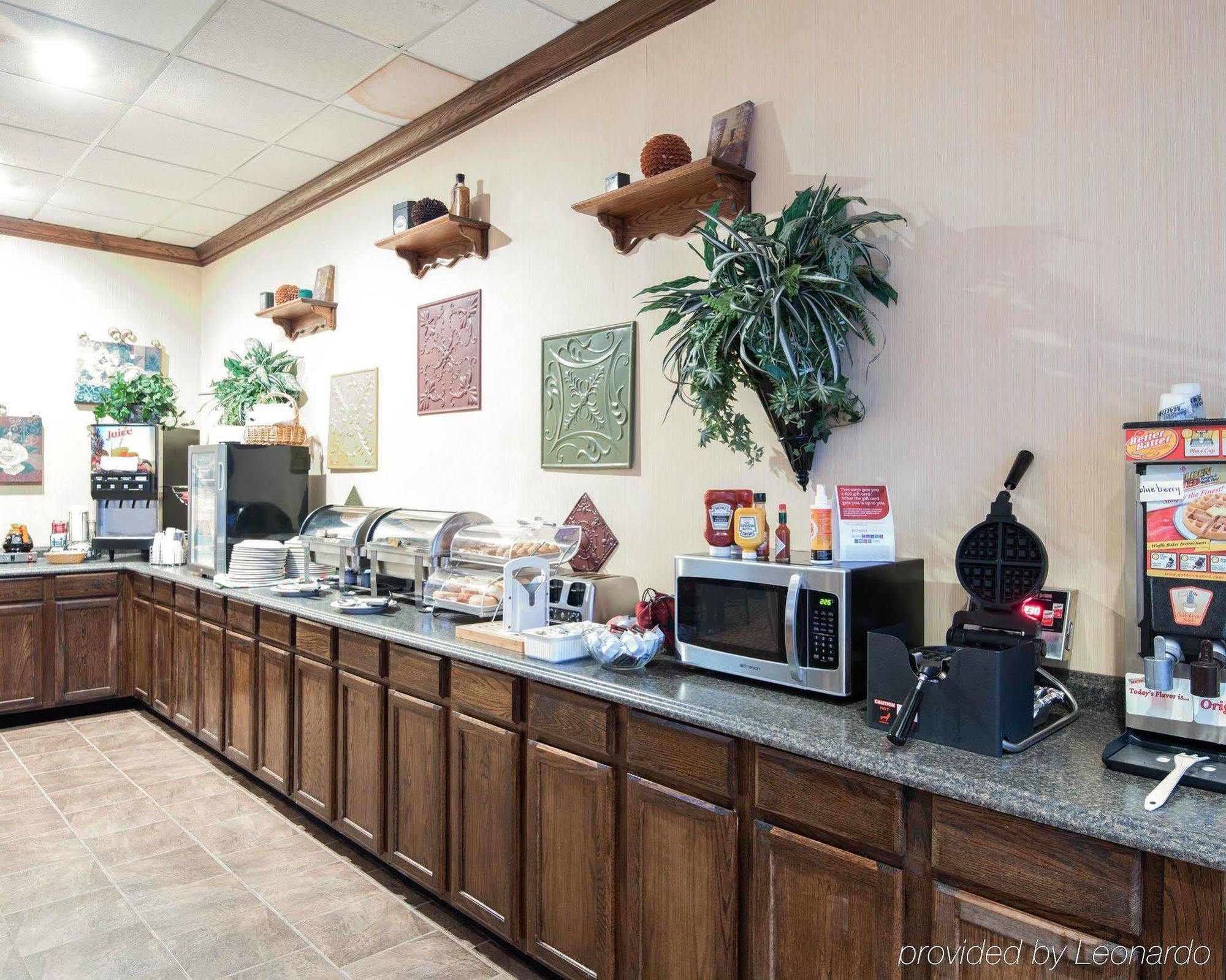 Clarion Inn Fairmont Bagian luar foto