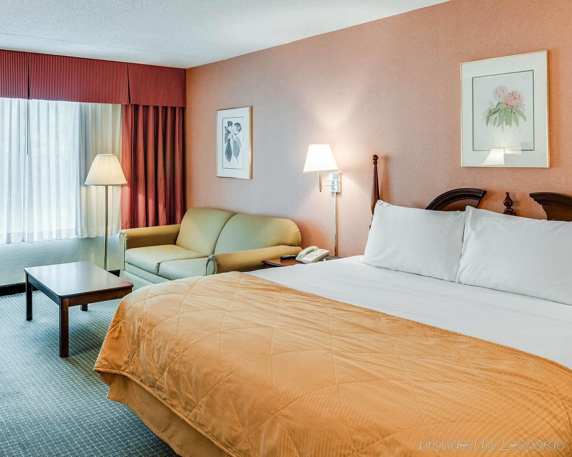 Clarion Inn Fairmont Bagian luar foto