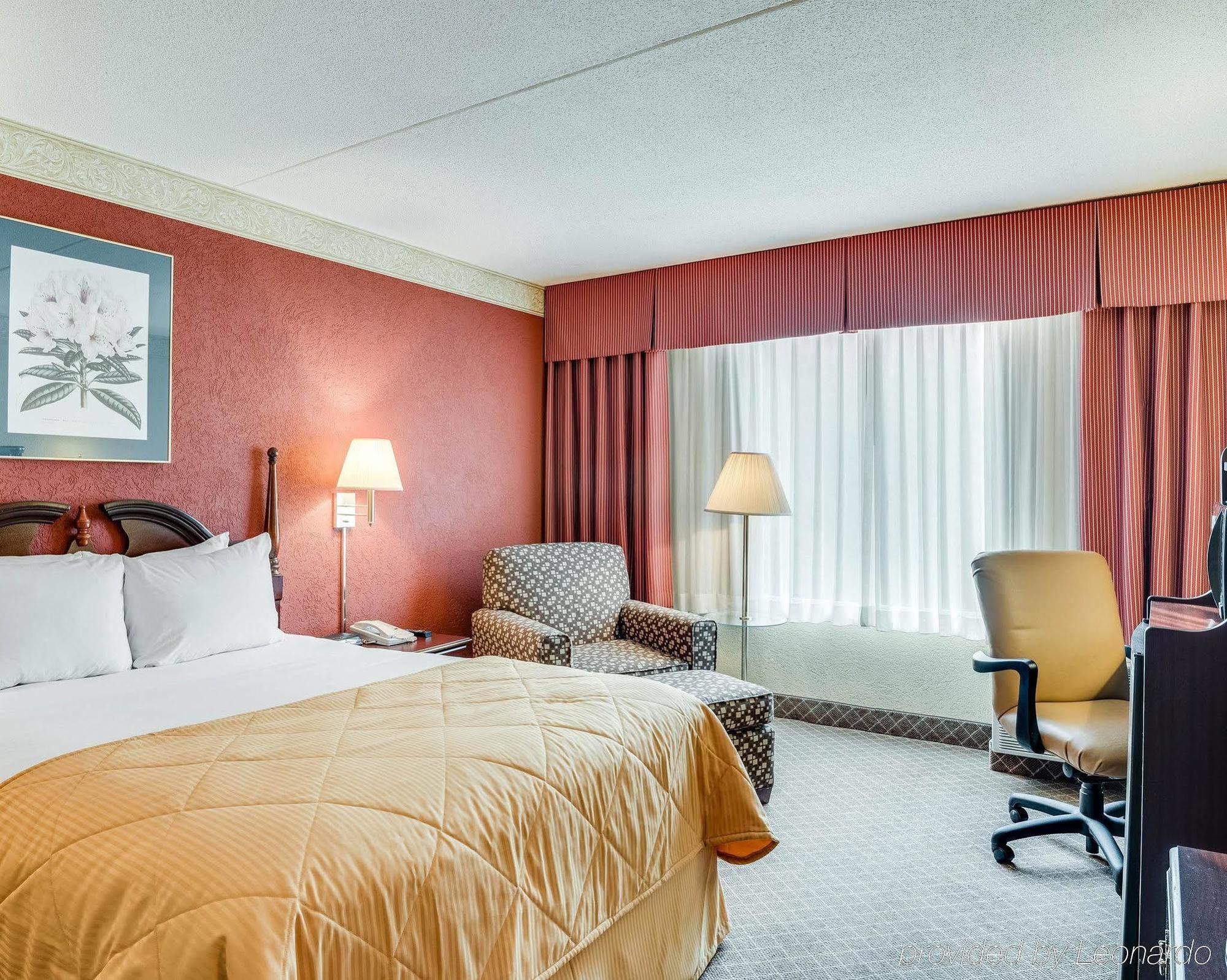 Clarion Inn Fairmont Bagian luar foto