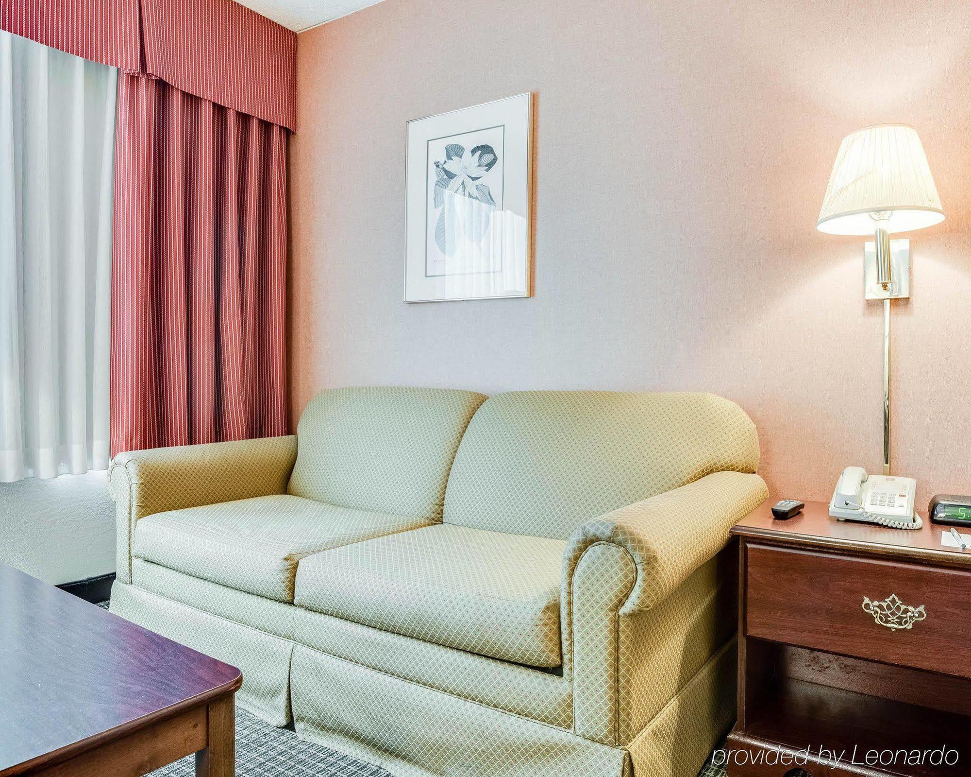 Clarion Inn Fairmont Bagian luar foto