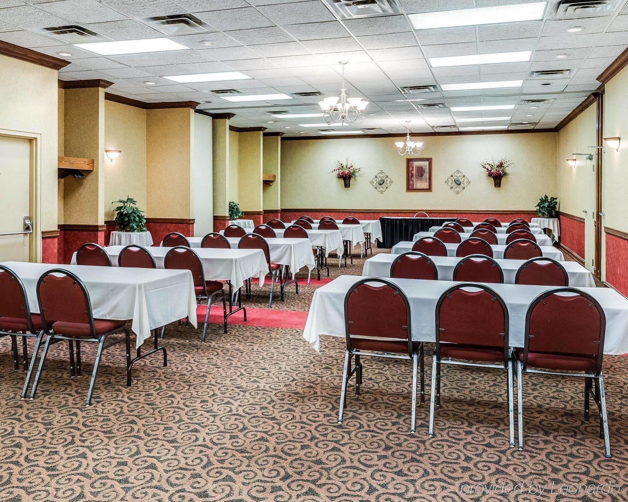 Clarion Inn Fairmont Bagian luar foto
