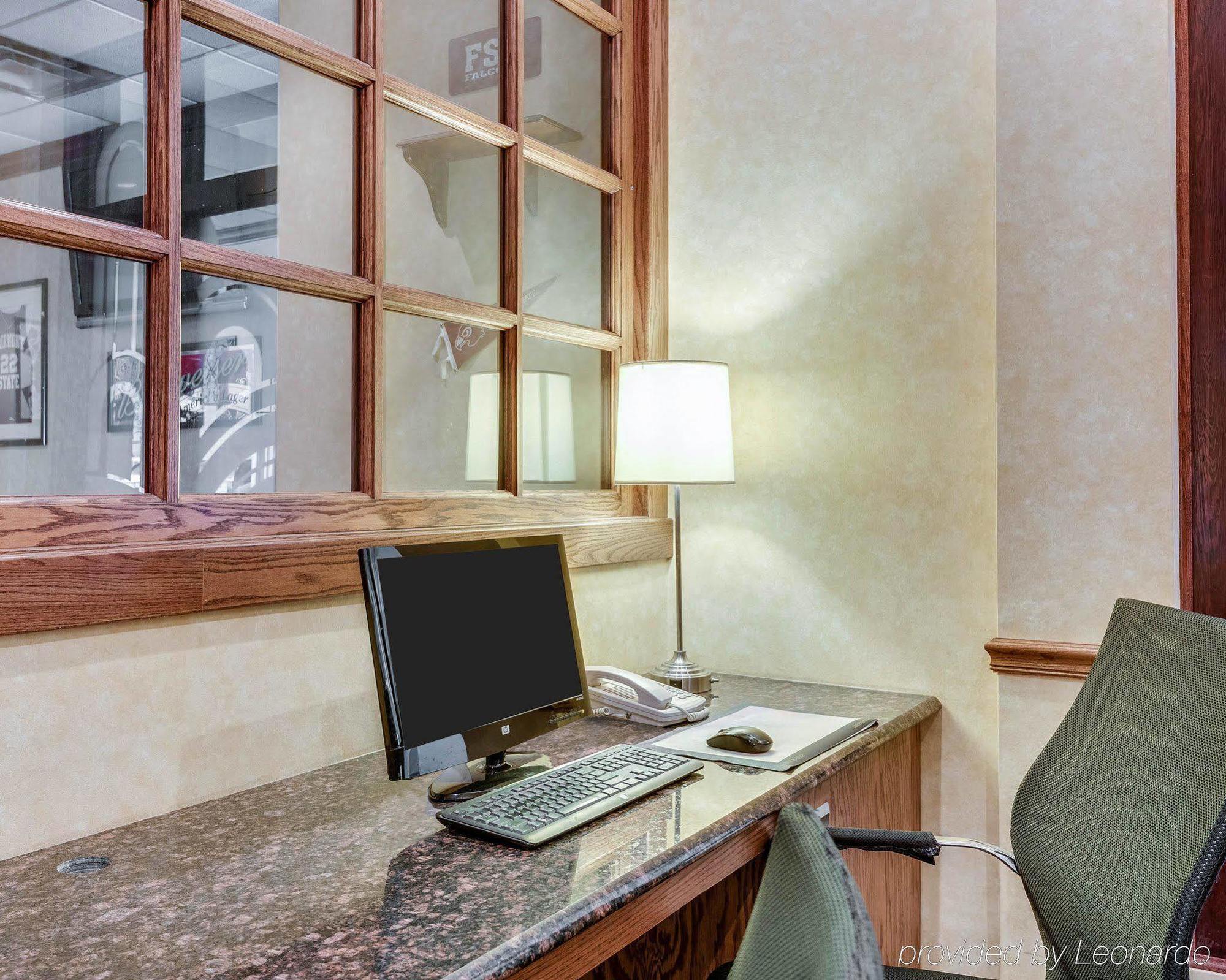 Clarion Inn Fairmont Bagian luar foto