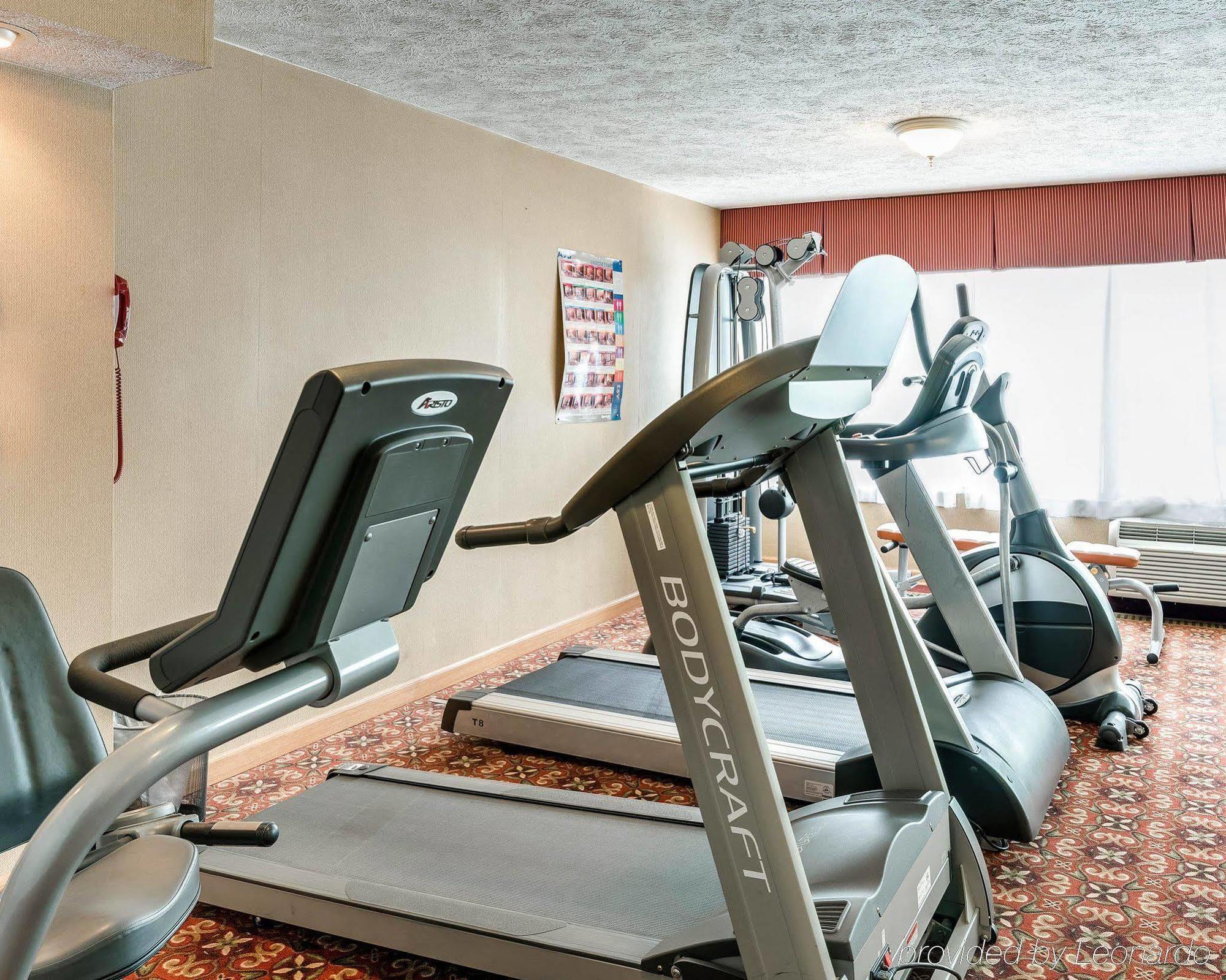 Clarion Inn Fairmont Bagian luar foto
