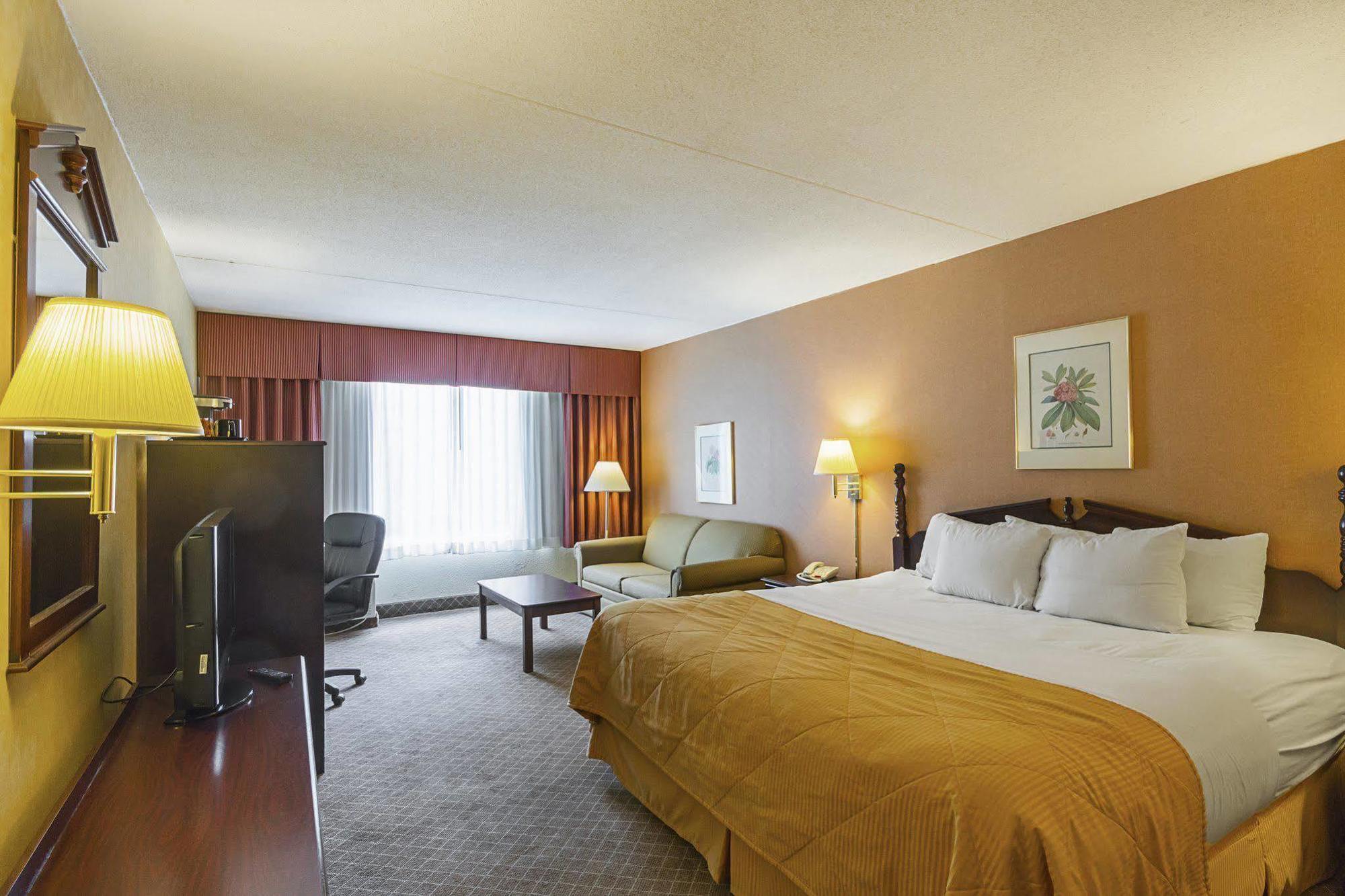 Clarion Inn Fairmont Bagian luar foto