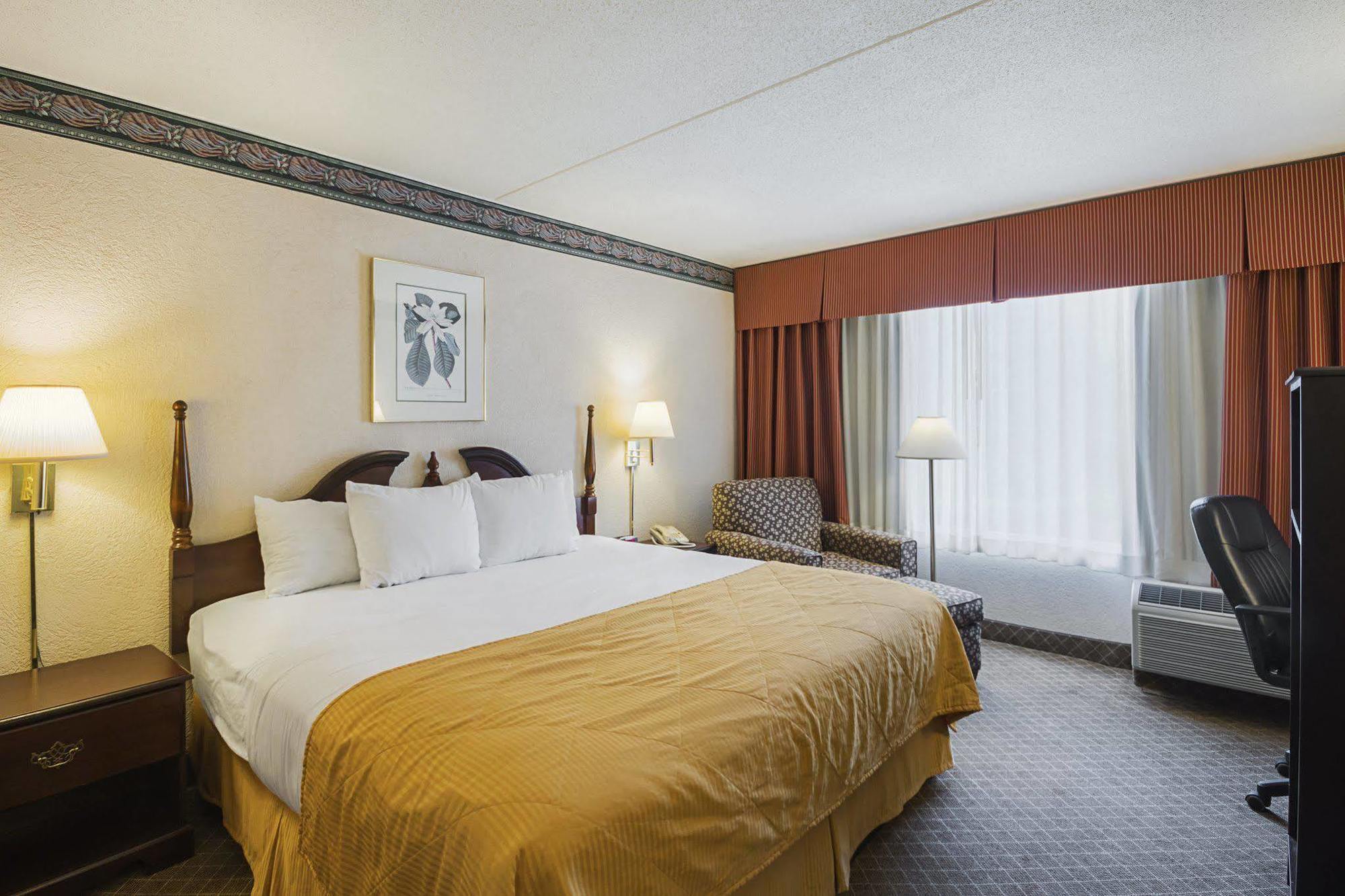 Clarion Inn Fairmont Bagian luar foto