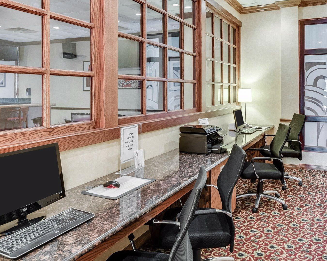 Clarion Inn Fairmont Bagian luar foto